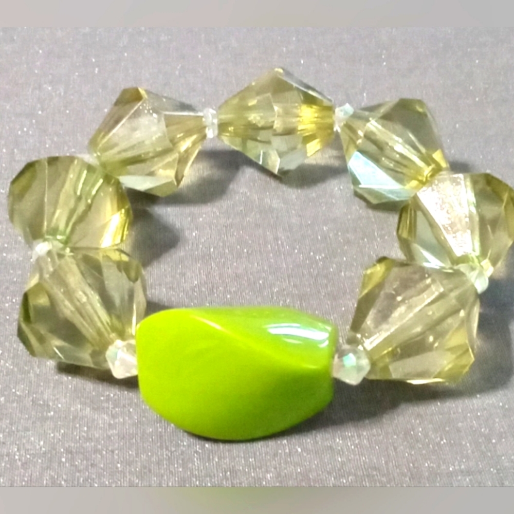 Pretty homemade green elastic bracelet